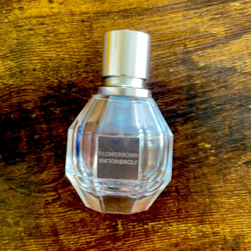 Flowerbomb Purfume by Viktor & Rolf